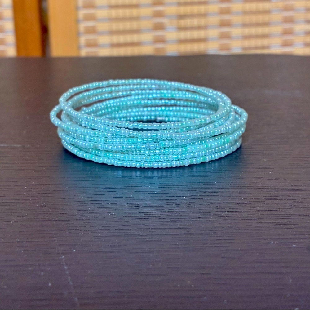 Blue beaded stretch bracelet